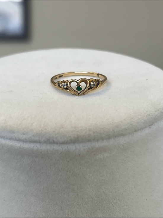Source Unknown Jewelry - 14k yellow gold Dainty heart emerald diamond ring